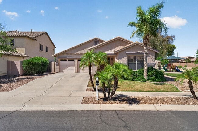 Building Photo - Spacious Gilbert Corner Lot Rental with 4 Bedrooms, Vaulted Ceilings & Private Backyard Retreat