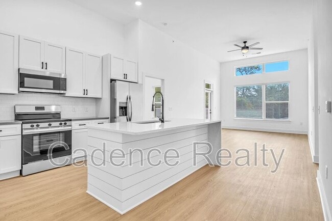 Building Photo - 610 S Kerr Ave Unit 308