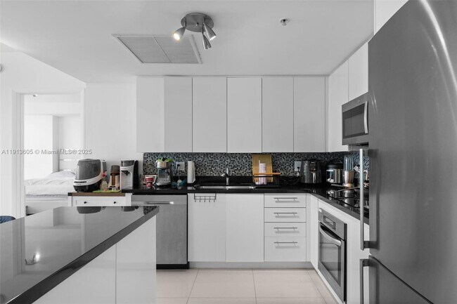 Photo - 92 SW 3rd St Unidad 4403