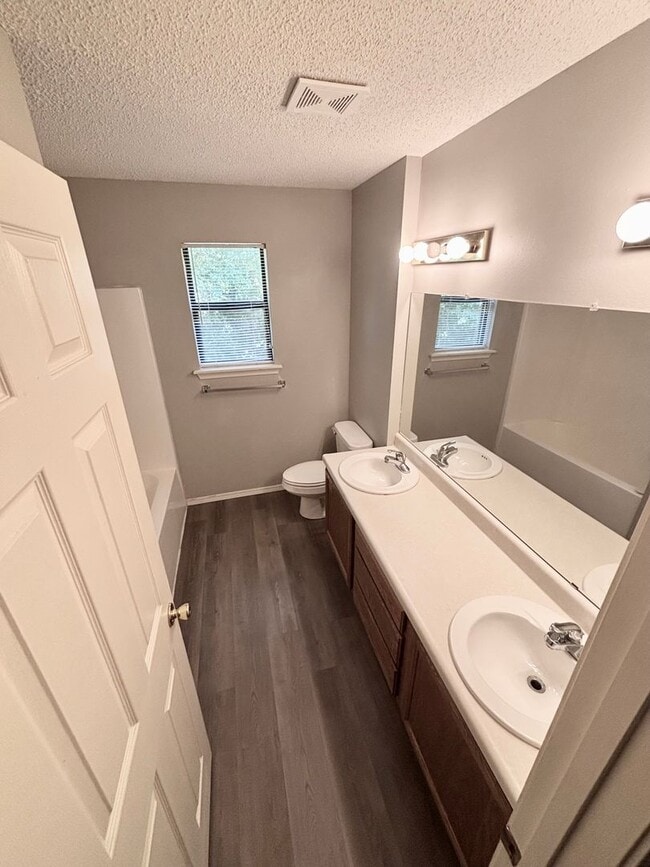 Photo - 415 Valley Dr