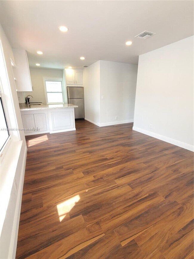 Photo - 2407 Scott St Unit 2