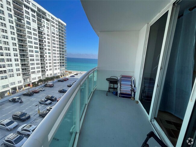 Building Photo - 3001 S Ocean Dr Unit 701 Rental