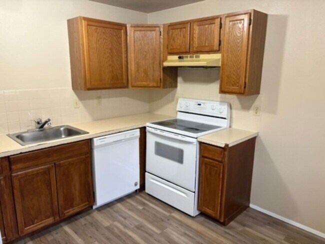 Photo - MP149 - 1014-1016 E Crown Ave Unidad 1016