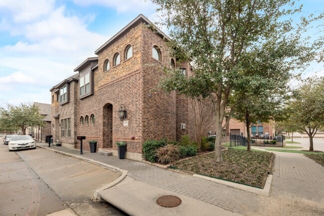 Building Photo - Modern 3 Bed Townhouse with Granite Countertops and Hardwood Floors in Keller, TX