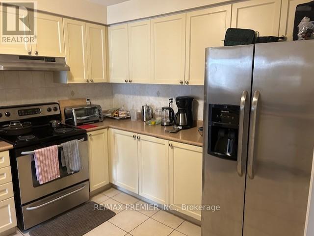 Photo - 111 Crystalview Crescent