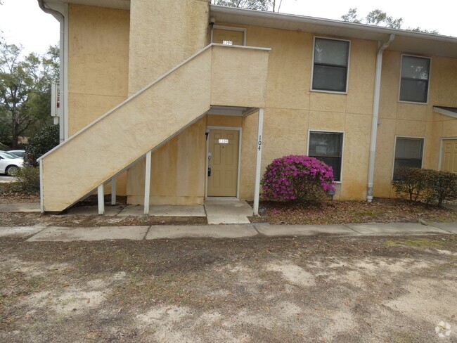 Building Photo - Nice 2/2 close to UWF Rental