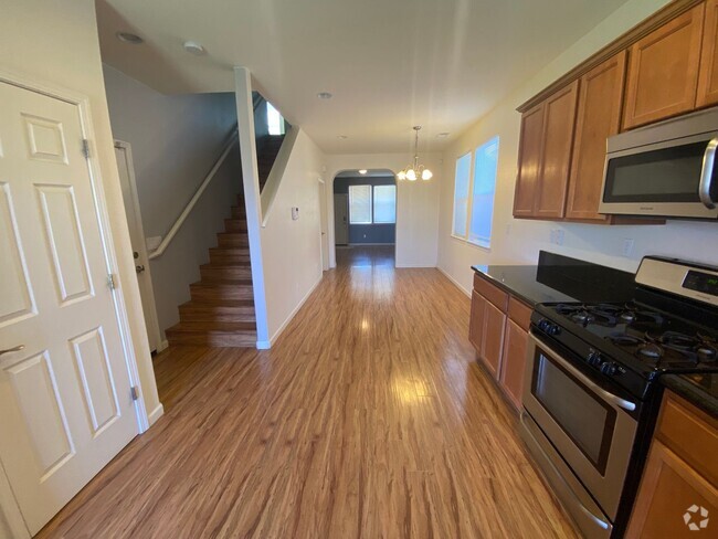 Building Photo - NW Reno House - Large Yard with Mountain &...