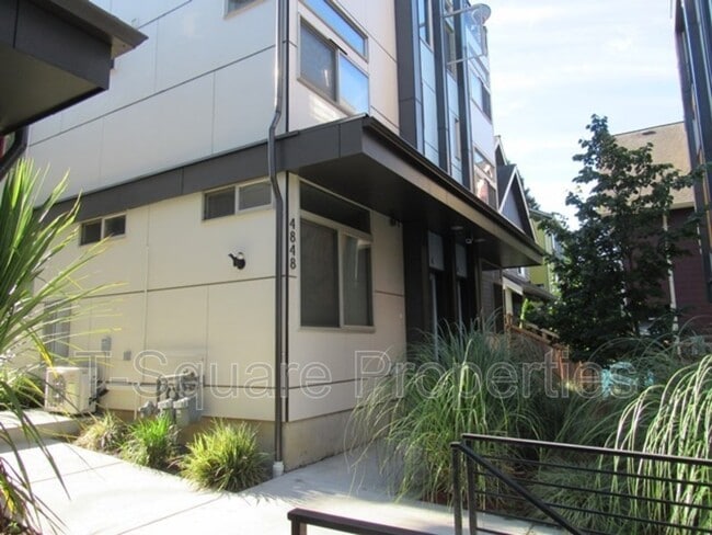 Building Photo - 4848A Delridge Wy SW