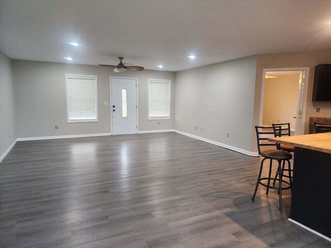 Photo - 93 Washington Dr