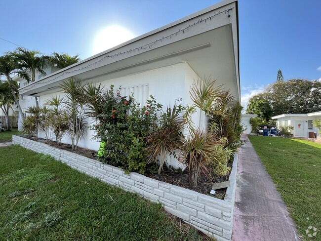 Building Photo - 740 83rd St Rental
