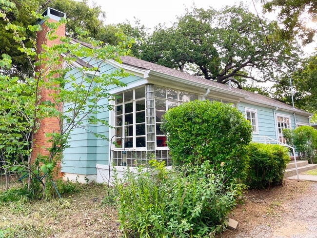 Building Photo - 1714 Bolivar St Rental