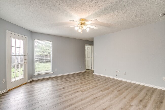 Photo - Spacious Well Maintained 2 Bed- 2.5 Bath T...