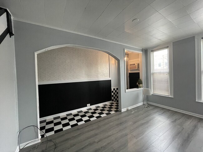 Photo - 1324 James St
