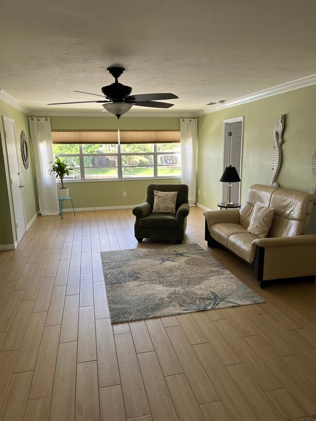 Building Photo - 1706 Bikini Ct Unit 202