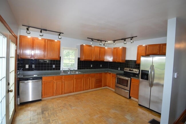 Photo - 1460 Greendale Rd