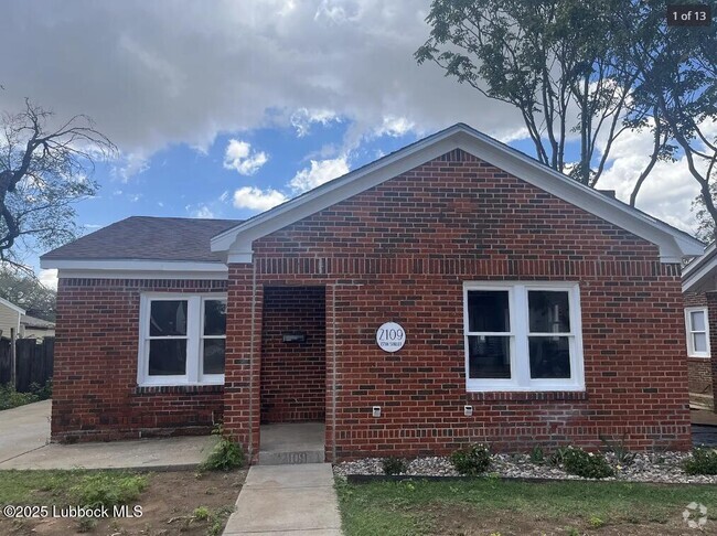 Building Photo - 2109 27th St Rental