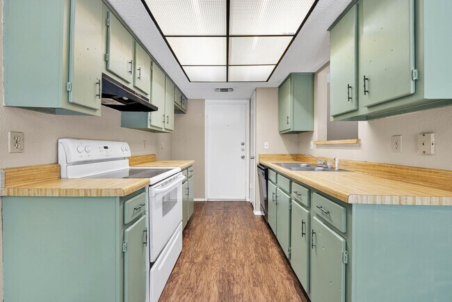 Photo - 3 bedroom 2 bath in the well sought subdivision of Great Northwest!