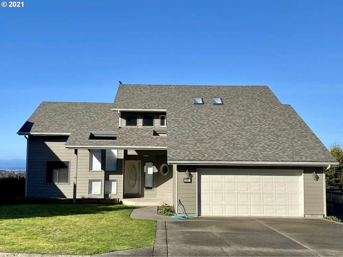 Photo - 850 Prefontaine Dr House