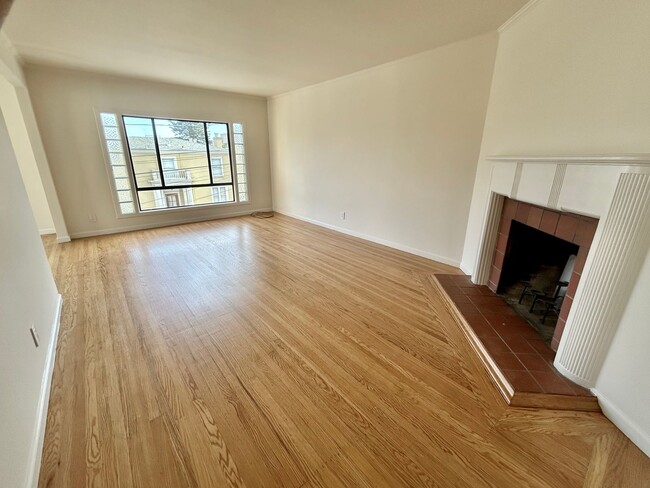 Photo - Spacious 2bd/1bth Upper Flat With Beautiful Views