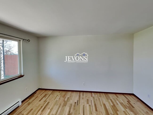 Photo - $250 Off First Month's Rent! Easy access to Nob Hill Blvd, 16th Ave, and Summitview Ave for commu...
