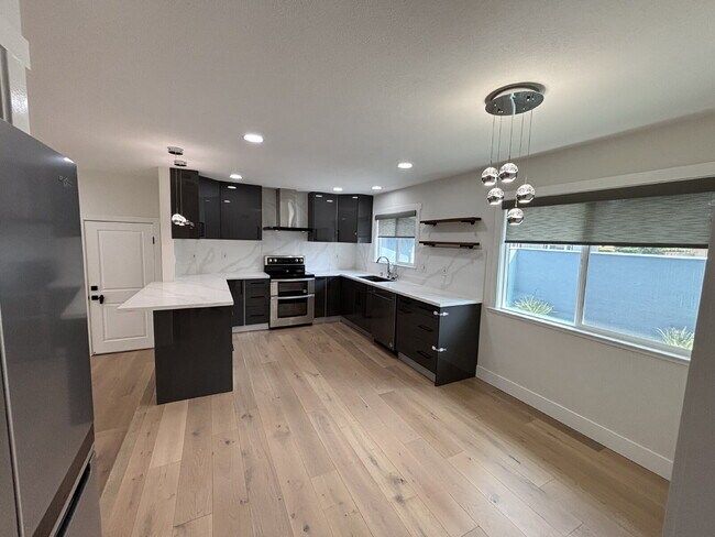Photo - "Beautifully Remodeled 4-Bed Walnut Creek ... Apartment