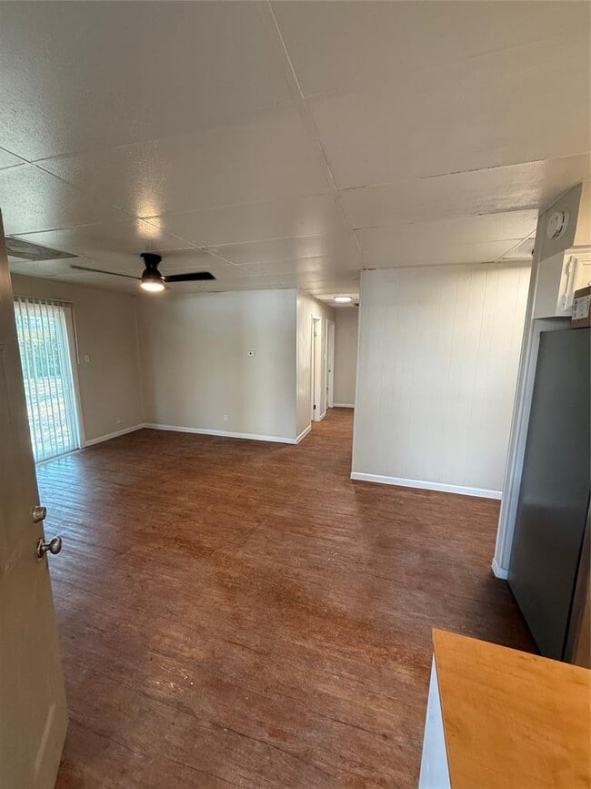 Photo - 2103 Dixie Ln