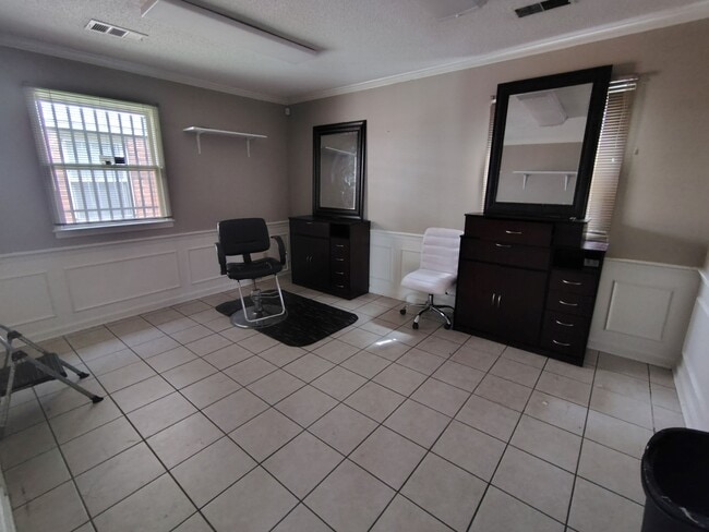 Photo - 5772 Rayben Cir