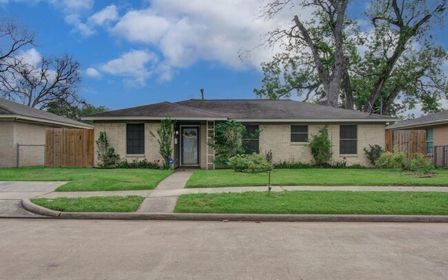 Photo - 502 Guyer St Casa