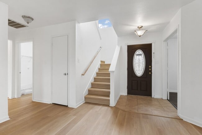 Photo - 210 Laceleaf Ln
