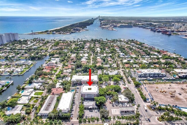 Building Photo - 2420 SE 17th St Unit 301C