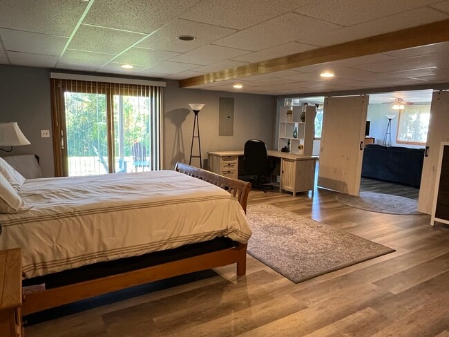 bedroom - 62 Fiske Hill Rd Unit Large roomy updated apt.