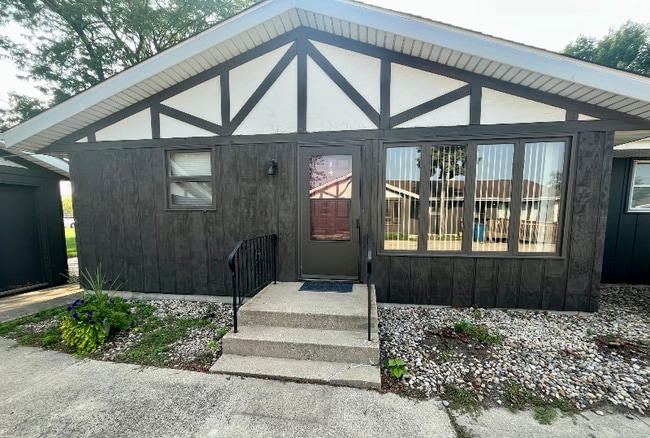 Building Photo - 2624 44th St Rental