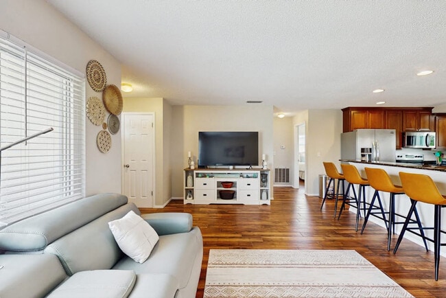Photo - 2410 33rd St W Unidad SI ID1591461P
