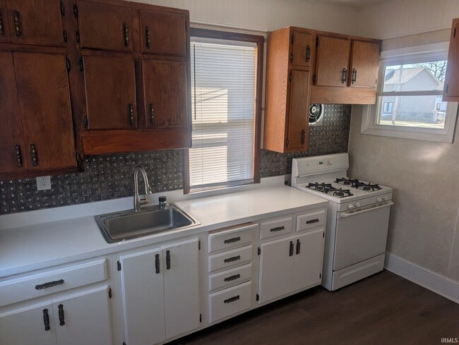 Photo - 925 Cedar St