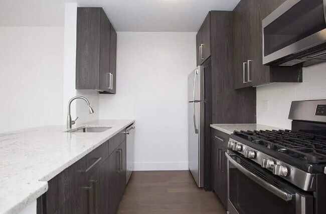 Building Photo - 55 Battery Pl Unit 516