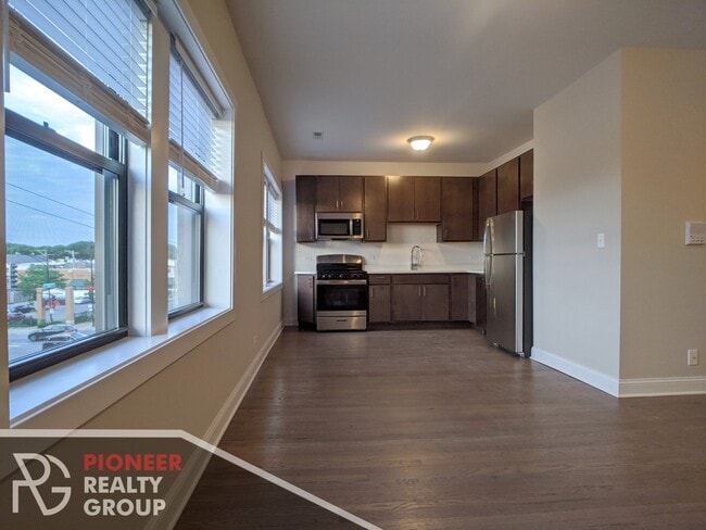 Building Photo - 3407 W Fullerton Ave Unit 3D