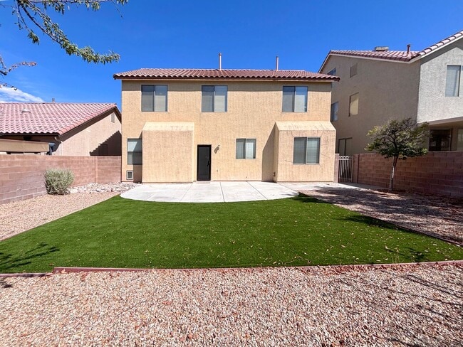 Photo - 4 Bedroom Home in Southern Highland - with Bed and Bath down
