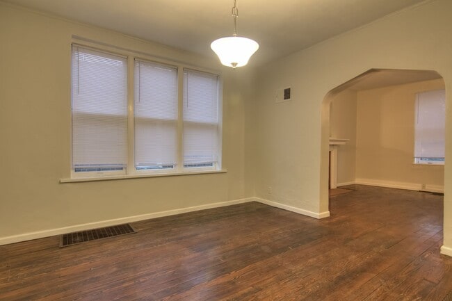 Building Photo - 3640 Gustine Ave