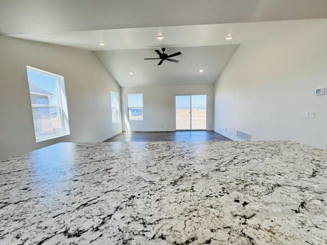 Photo - 208 Kinross Ct