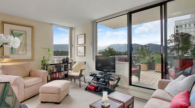 Building Photo - Ilikai Unit 00307