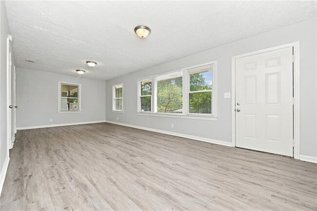 386 Lindsey Dr SE