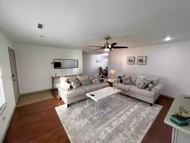 Photo - 1977 W Deane St