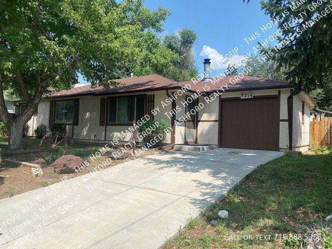 Building Photo - 2215 Bonfoy Ave