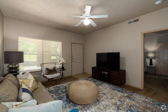 Custom Deluxe 2BD 1BA - 667 sqft