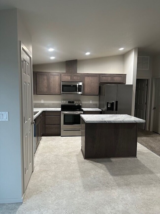 Photo - 3 Bedroom 2 Bath Home in Othello