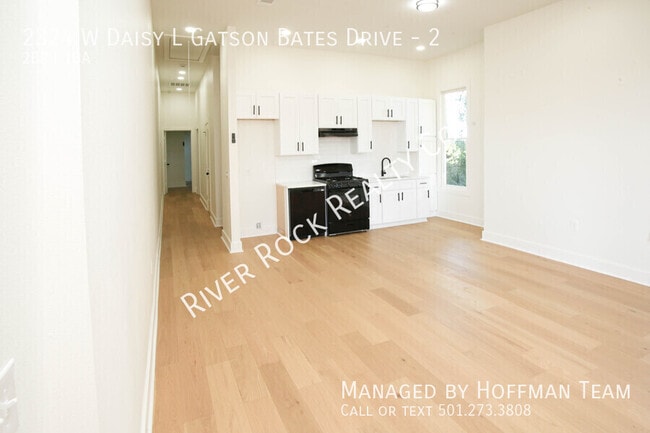 Photo - 2324 W Daisy L Gatson Bates Dr