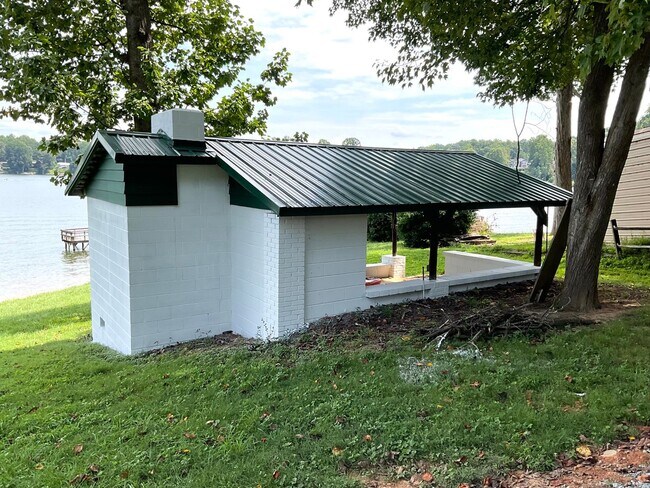 Photo - Lake Front Property For Rent