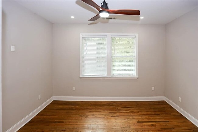 Photo - 1333 Lyle Ave