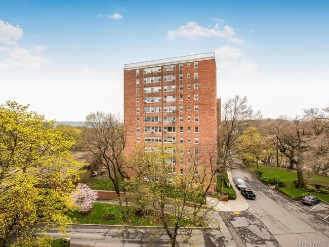 Building Photo - 4525 Henry Hudson Pkwy Unit 1202