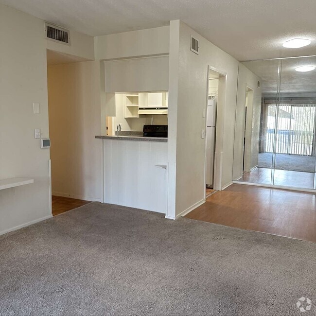 Building Photo - 4845 Cedar Springs Rd Rental